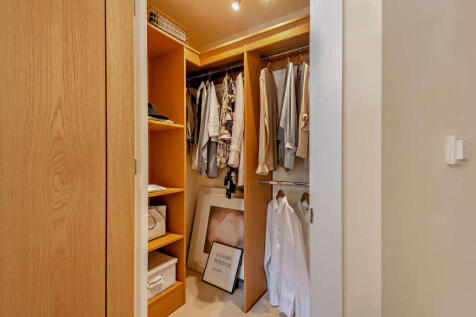 Walk-in wardrobe